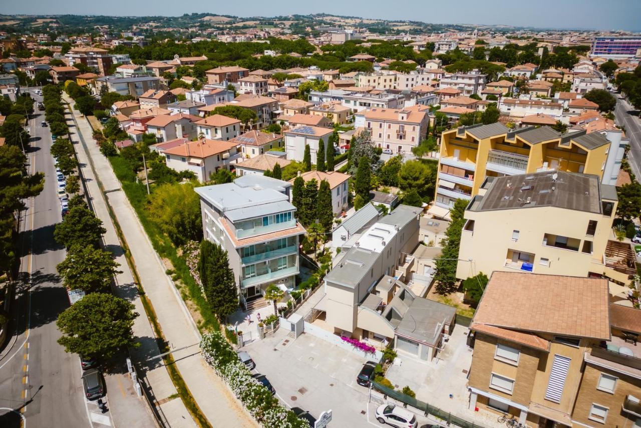 Hotel Villa Del Mare Сенигалия Екстериор снимка