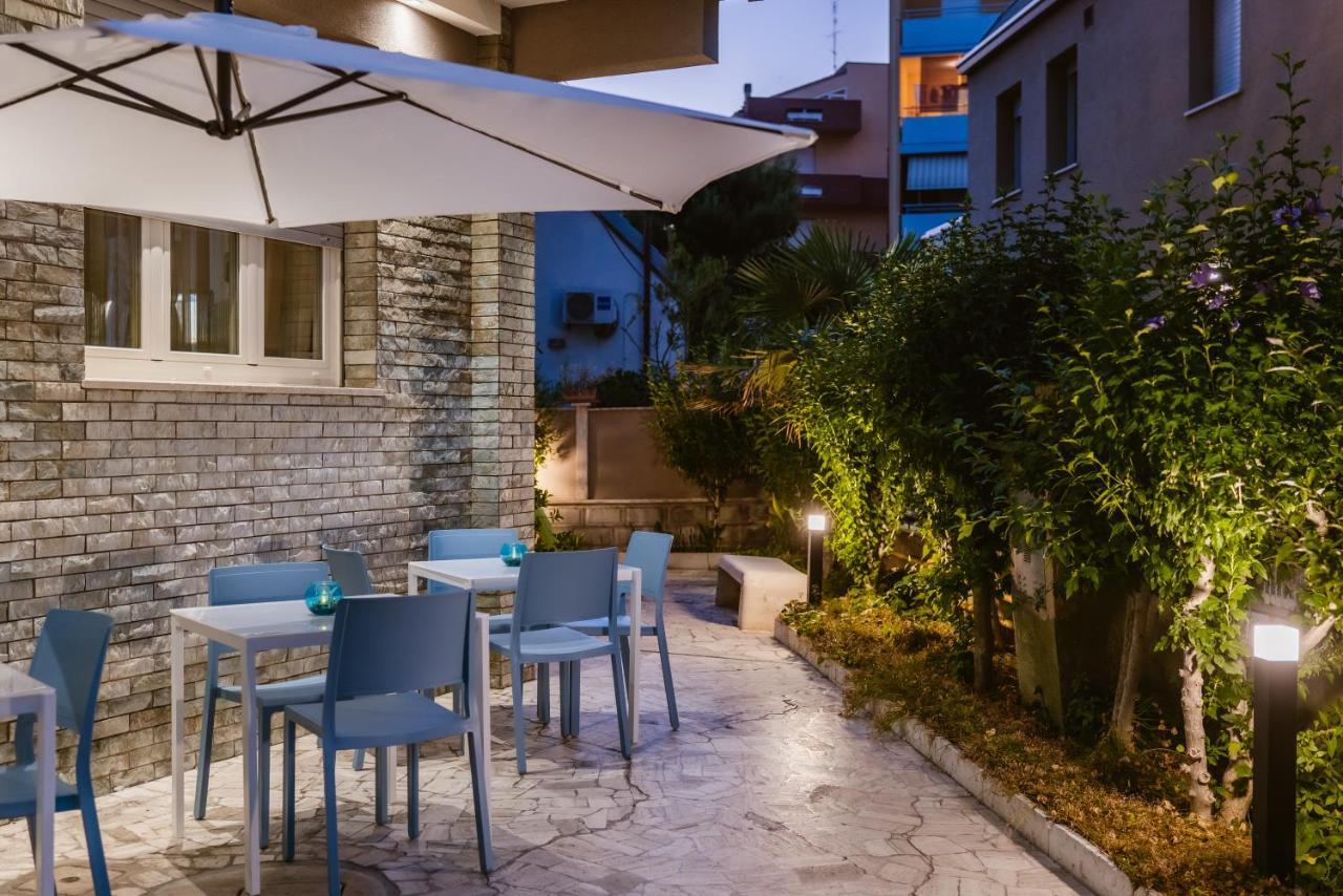 Hotel Villa Del Mare Сенигалия Екстериор снимка