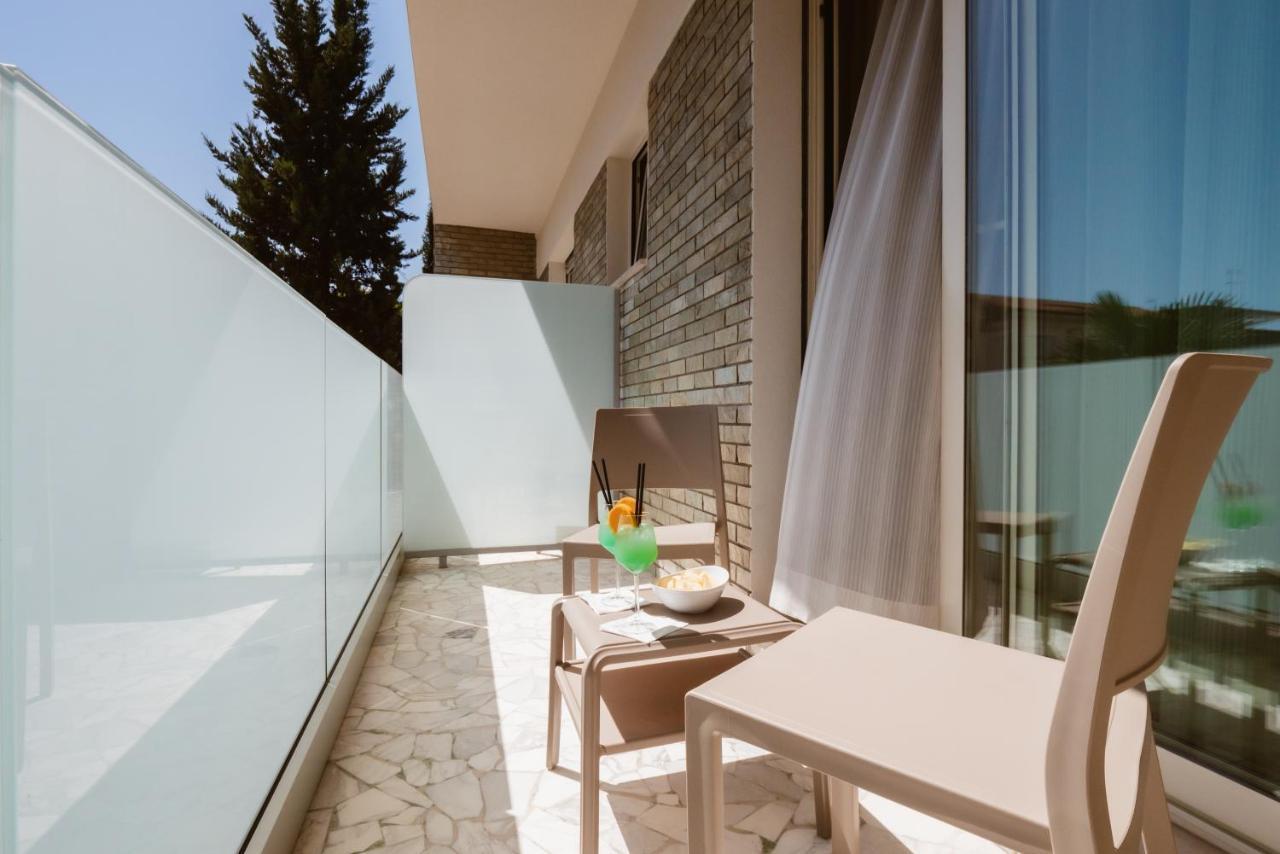 Hotel Villa Del Mare Сенигалия Екстериор снимка
