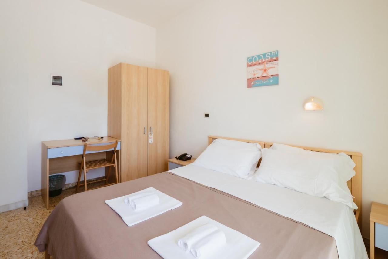 Hotel Villa Del Mare Сенигалия Екстериор снимка