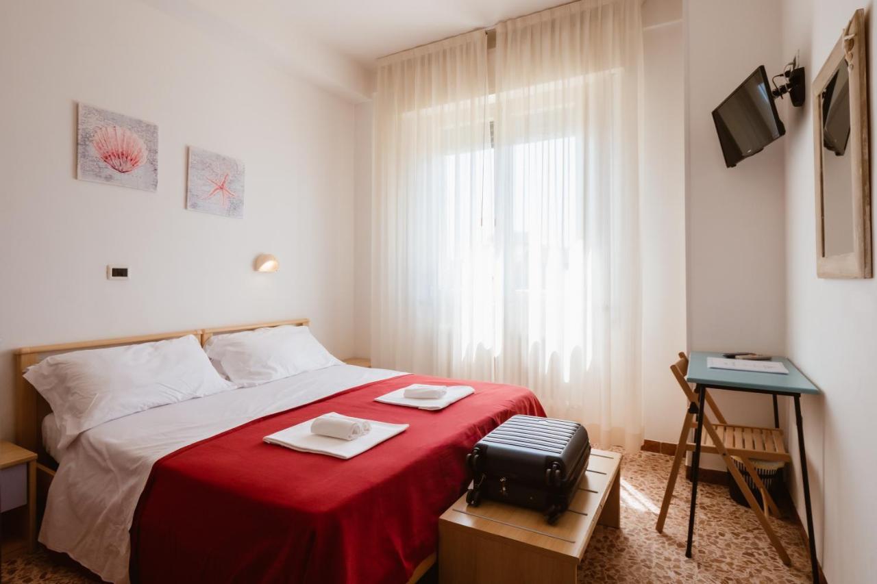 Hotel Villa Del Mare Сенигалия Екстериор снимка