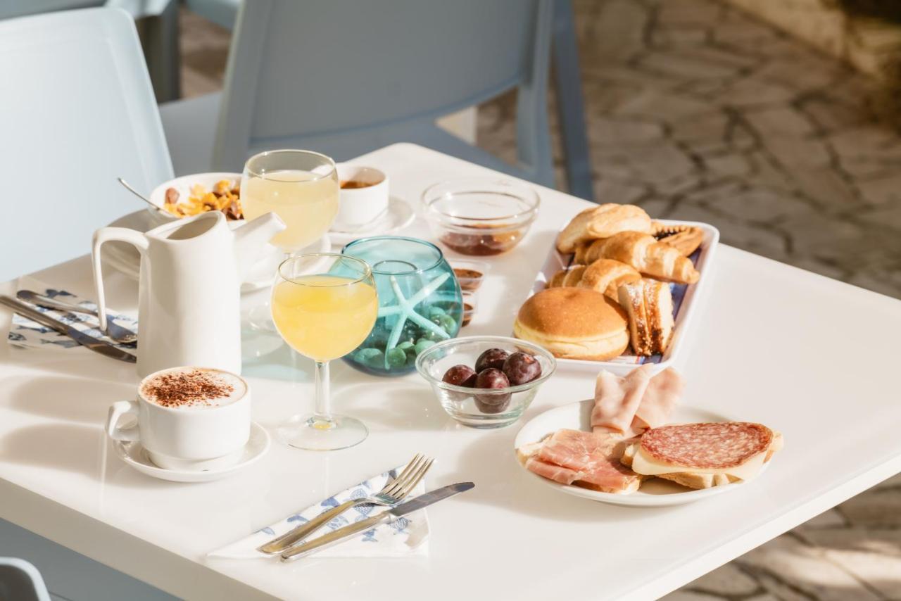 Hotel Villa Del Mare Сенигалия Екстериор снимка